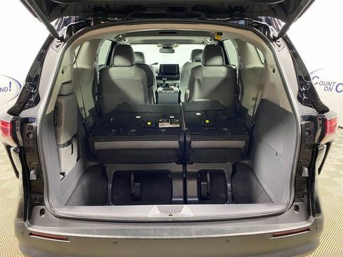 Used 2024 Toyota Sienna XLE image 6
