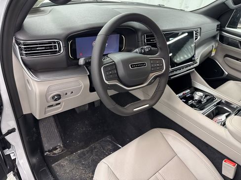 New 2025 Jeep Wagoneer 4WD w/ Convenience Group I image 17