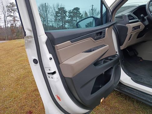 Used 2019 Honda Odyssey EX-L image 8