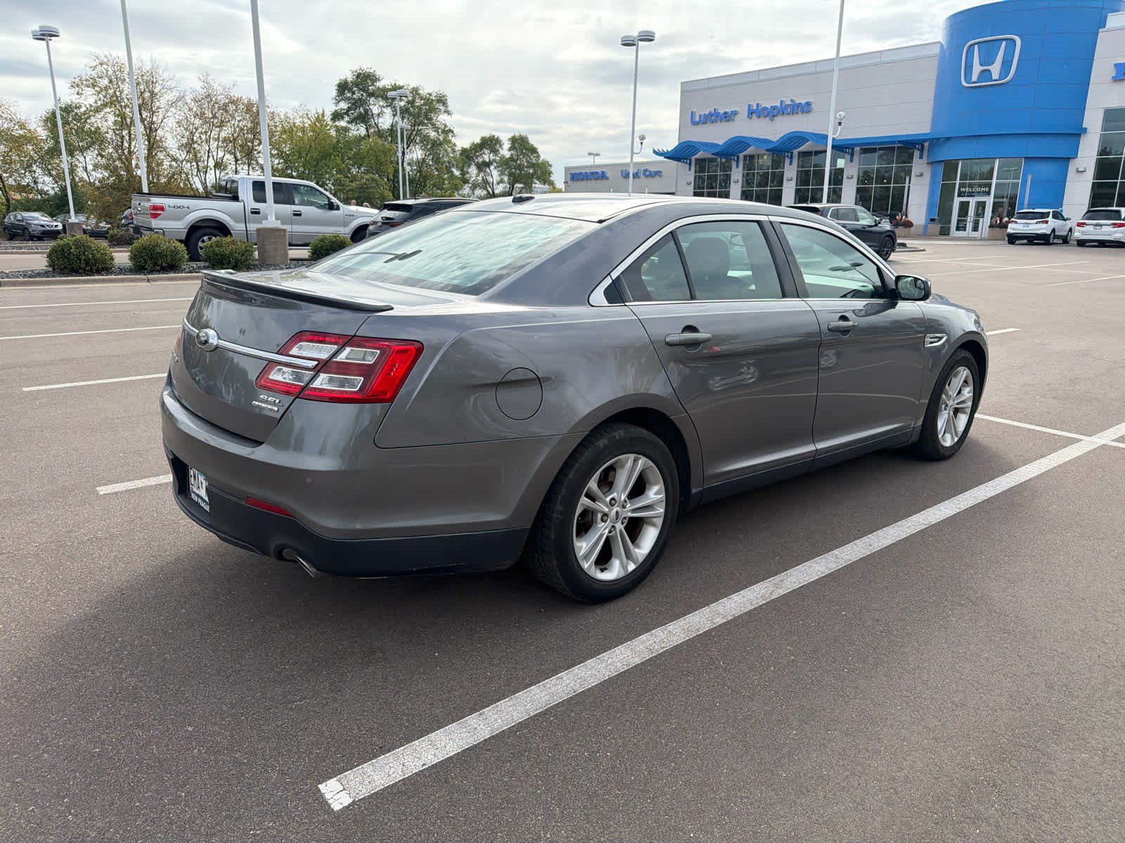 Used 2014 Ford Taurus SEL w/ Equipment Group 201A FWD image 10