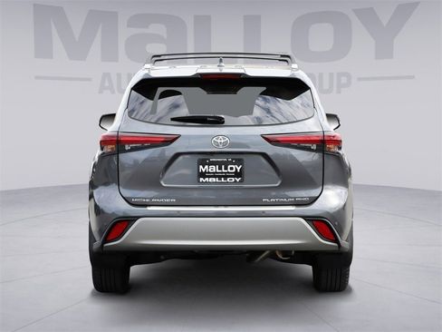 Used 2024 Toyota Highlander Platinum image 3