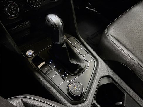 Used 2019 Volkswagen Tiguan SE w/ Panoramic Sunroof Package image 19