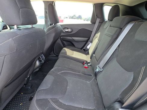 Used 2015 Jeep Cherokee Latitude w/ Comfort/Convenience Group AWD/4WD image 13