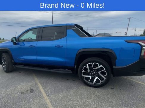 Used 2025 Chevrolet Silverado EV RST AWD/4WD image 6