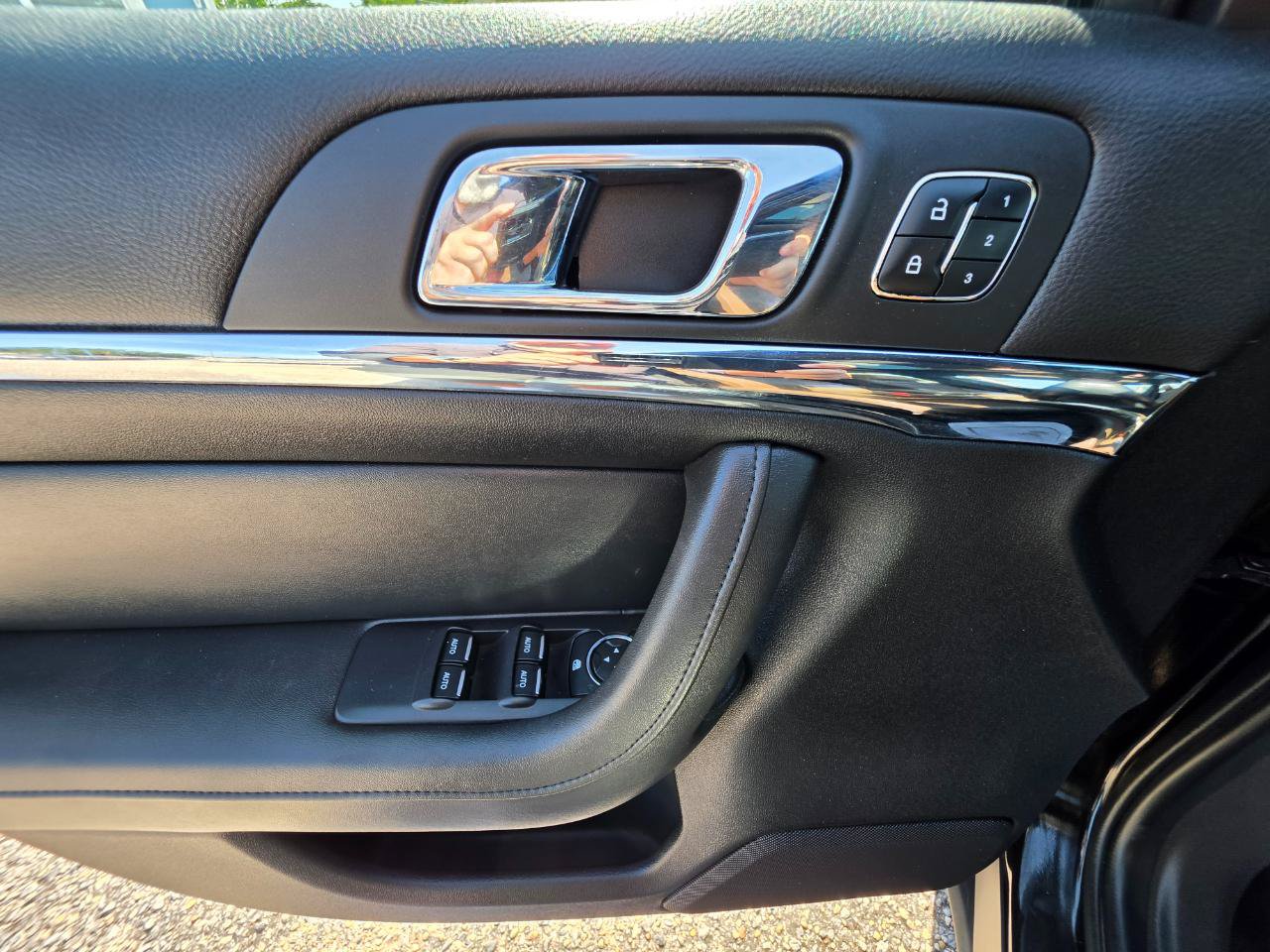Used 2013 Lincoln MKS FWD image 13