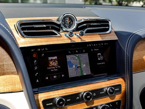 New 2025 Bentley Bentayga Extended Wheelbase image 27