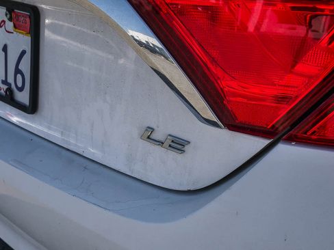 Used 2017 Toyota Camry LE FWD image 12