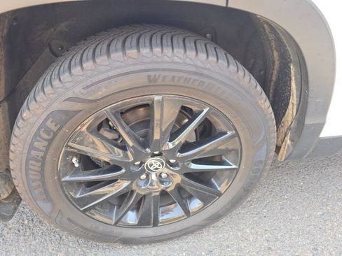 Used 2019 Toyota Highlander SE AWD/4WD image 10