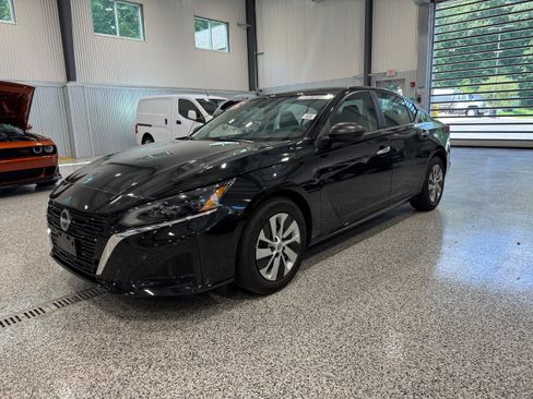 Used 2025 Nissan Altima 2.5 S FWD image 1