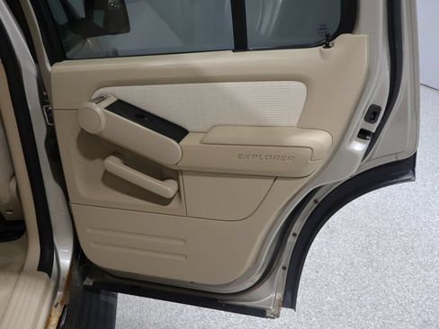 Used 2006 Ford Explorer XLT AWD/4WD image 21