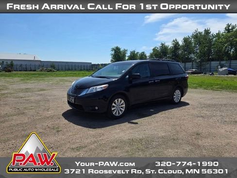 Used 2015 Toyota Sienna XLE w/ XLE Navigation Package AWD/4WD image 4