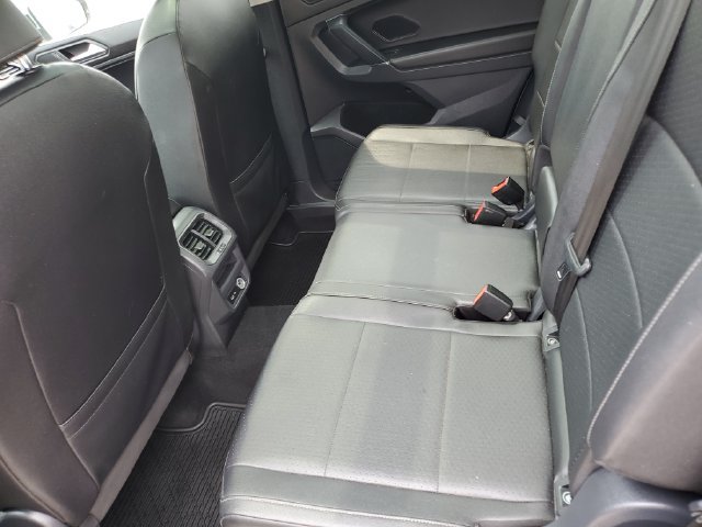 Used 2020 Volkswagen Tiguan SE w/ Panoramic Sunroof Package FWD image 13
