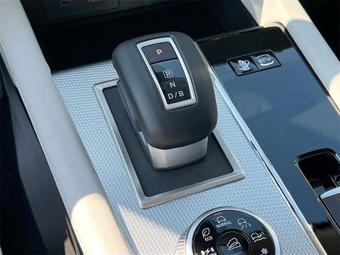 New 2025 Mitsubishi Outlander SEL image 17