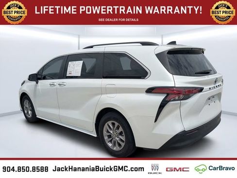 Used 2022 Toyota Sienna XLE FWD image 5