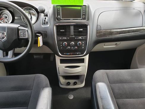 Used 2018 Dodge Grand Caravan SE w/ UConnect Hands-Free Group FWD image 13