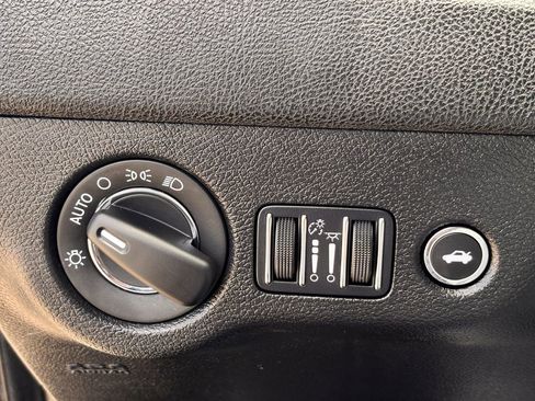 Used 2023 Chrysler 300 Touring w/ Sport Appearance Package RWD image 20