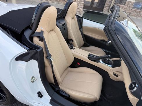 Used 2025 MAZDA MX-5 Miata Grand Touring w/ Weather Package RWD image 11