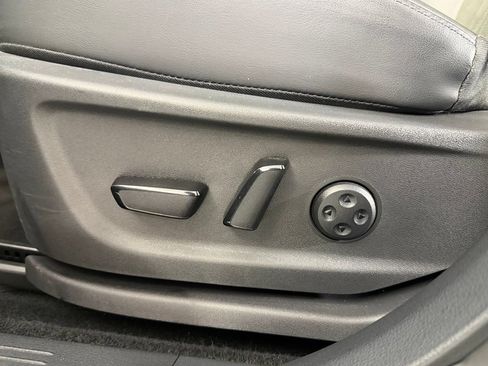 Used 2024 Nissan Ariya FWD image 25