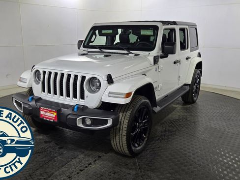 Used 2023 Jeep Wrangler Unlimited Sahara w/ Cold Weather Group image 3