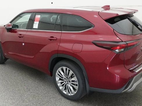 New 2026 Toyota Highlander Platinum image 5