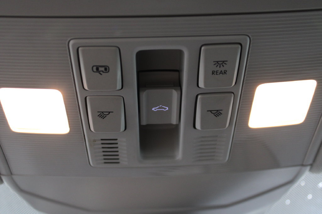 Used 2025 Volkswagen Jetta SE FWD image 35