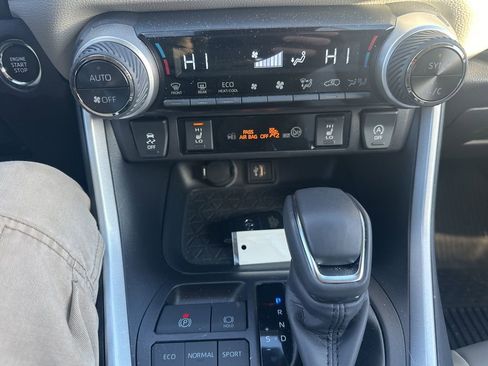 Used 2025 Toyota RAV4 XLE Premium image 21