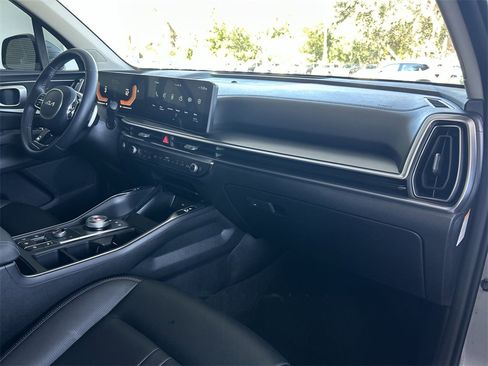 Used 2025 Kia Sorento EX image 33