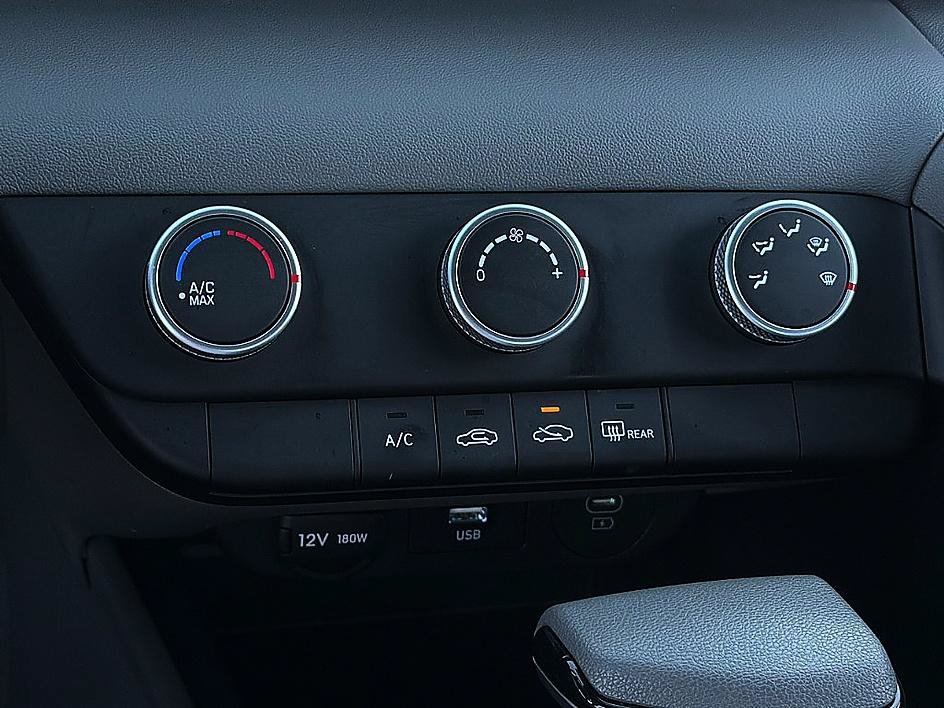 Certified 2024 Hyundai Elantra SE FWD image 14