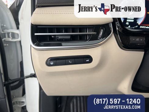 Used 2025 INFINITI QX60 Luxe w/ Vision Package FWD image 9