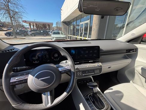 Used 2025 Hyundai Kona SEL AWD/4WD image 35