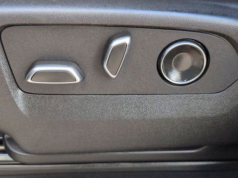 Used 2025 GMC Yukon Denali image 13