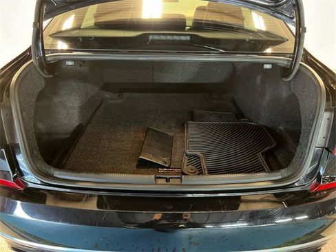 Used 2018 Volkswagen Passat 2.0T R-Line image 5