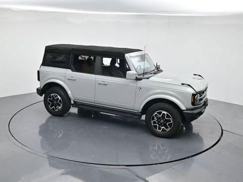 Used 2022 Ford Bronco Outer Banks image 40