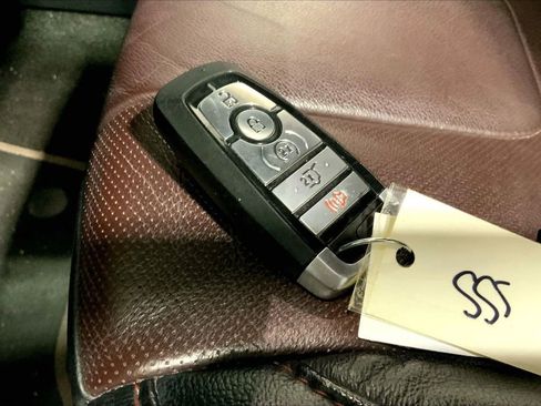 Used 2020 Ford Edge Titanium w/ Equipment Group 301A FWD image 19