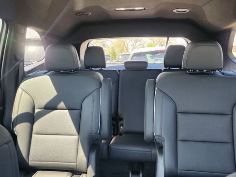 Used 2025 Buick Enclave Preferred AWD/4WD image 20