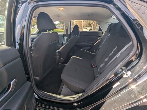 Used 2024 Hyundai Elantra SEL image 11