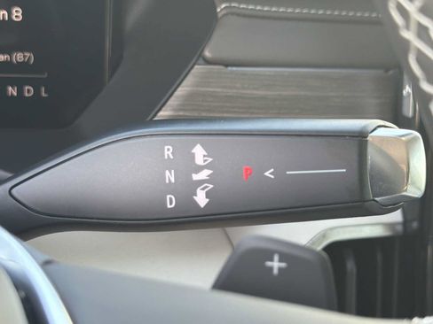 Used 2025 GMC Acadia Denali w/ Super Cruise Package FWD image 13