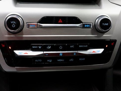 Certified 2022 Ford Explorer XLT image 32