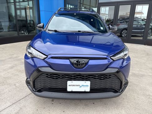 Used 2025 Toyota Corolla Cross AWD Hybrid w/ Moonroof Package image 2