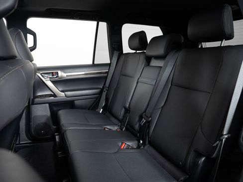 Used 2021 Lexus GX 460 Premium w/ Premium Package image 19