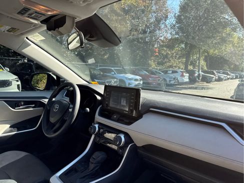 Used 2021 Toyota RAV4 XLE image 27