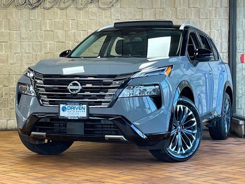 Used 2024 Nissan Rogue Platinum w/ Platinum Premium Package image 2