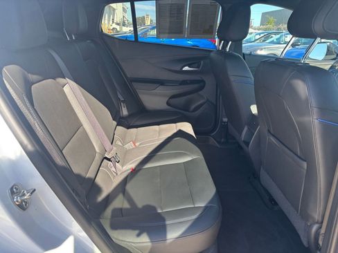 Used 2025 Buick Envista Sport Touring image 23