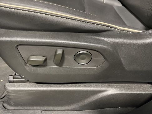 Used 2024 Chevrolet Suburban Premier image 27