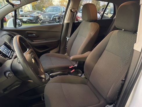 Used 2021 Chevrolet Trax LS w/ Tint and Cruise Package image 10