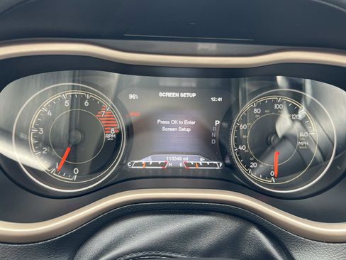 Used 2017 Jeep Cherokee Limited w/ Luxury Group image 9