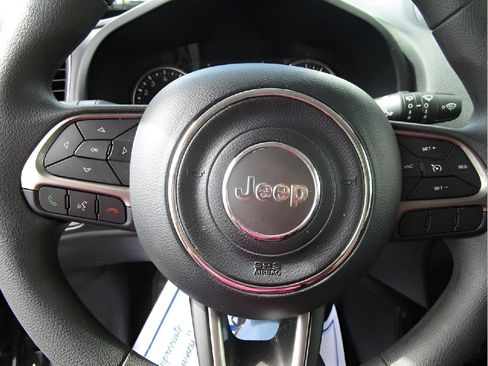 Used 2022 Jeep Renegade Sport w/ Sport Appearance Group FWD image 18