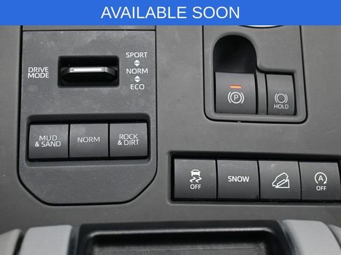 Used 2022 Toyota Highlander XLE AWD/4WD image 25