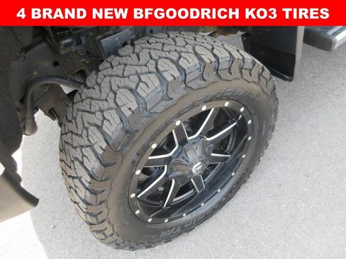 Used 2019 GMC Sierra 2500 Denali w/ Duramax Plus Package AWD/4WD image 2