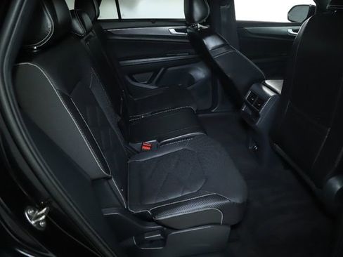 Used 2024 Volkswagen Atlas Cross Sport SE w/ Panoramic Sunroof Package image 32